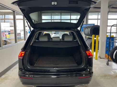 Used 2020 Volkswagen Tiguan S image 37