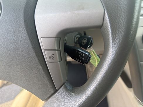 Used 2011 Toyota Camry LE FWD image 19