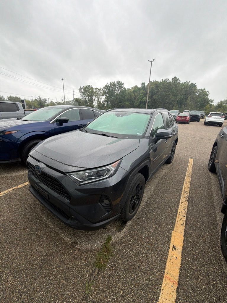 Used 2021 Toyota RAV4 XLE w/ Convenience Package AWD/4WD image 1