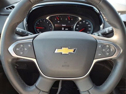 Used 2023 Chevrolet Traverse LT FWD image 25