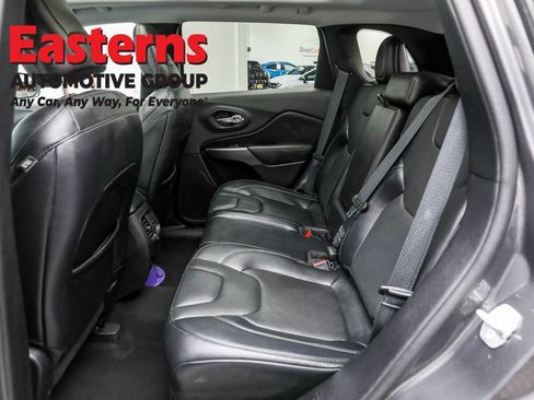 Used 2021 Jeep Cherokee Limited image 21