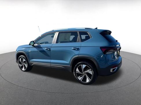 Used 2026 Volkswagen Taos SE AWD/4WD image 8