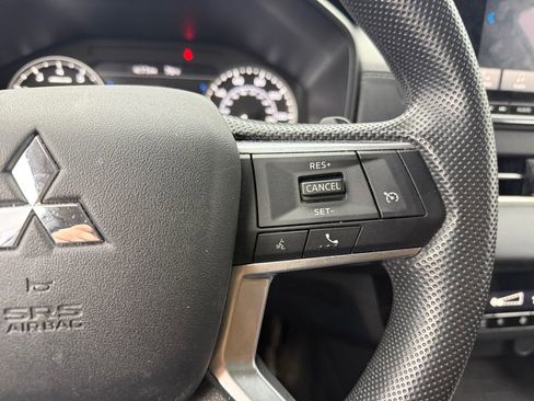 Used 2024 Mitsubishi Outlander ES AWD/4WD image 33