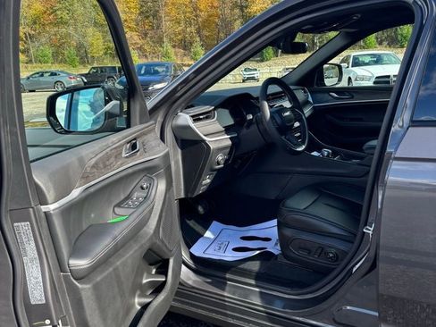 New 2025 Jeep Grand Cherokee Limited w/ Black Appearance Package image 11