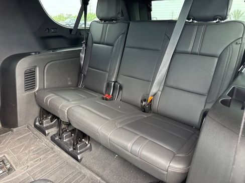 Used 2023 Chevrolet Suburban RST w/ Luxury Package RWD image 4
