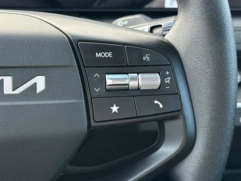 New 2025 Kia K4 LXS image 26