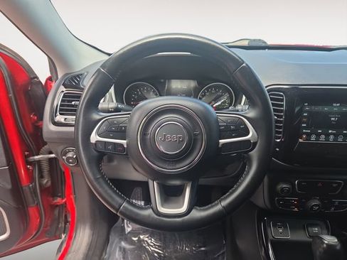 Used 2019 Jeep Compass Latitude FWD image 12