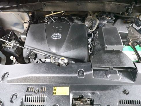 Used 2019 Toyota Highlander XLE AWD/4WD image 37