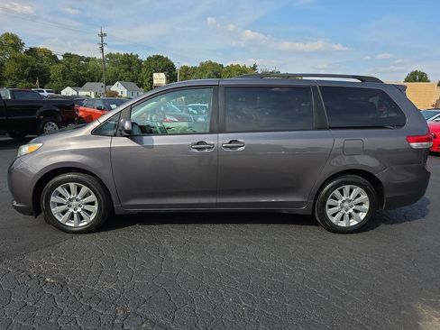 Used 2011 Toyota Sienna LE image 19