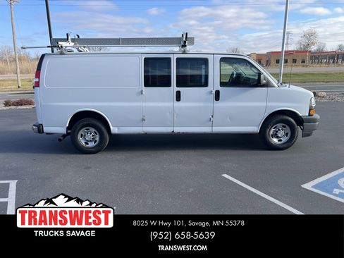 Used 2018 Chevrolet Express 3500 Extended w/ Driver Convenience Package image 6