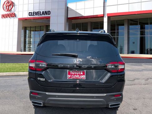 Used 2025 Honda Pilot Black Edition image 6