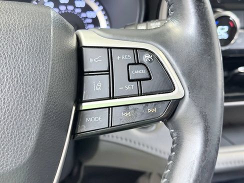 Used 2022 Toyota Highlander LE AWD/4WD image 48