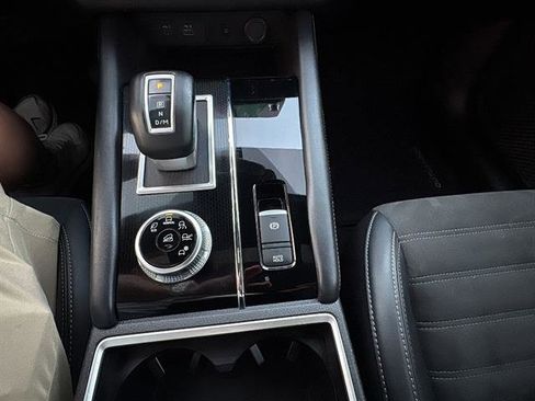 Used 2024 Mitsubishi Outlander SE image 26