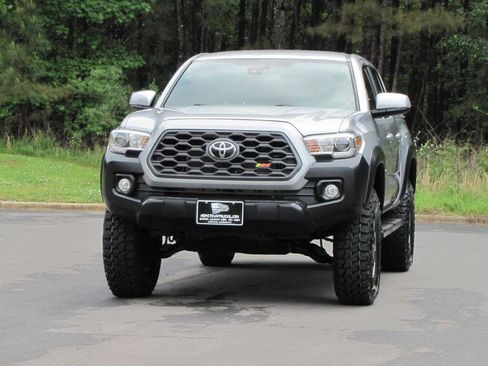 Used 2020 Toyota Tacoma TRD Off-Road RWD image 10