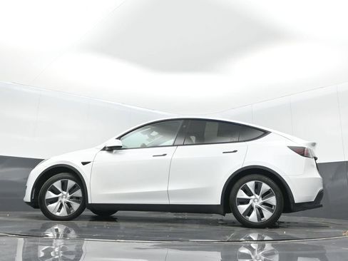 Used 2024 Tesla Model Y Long Range image 27