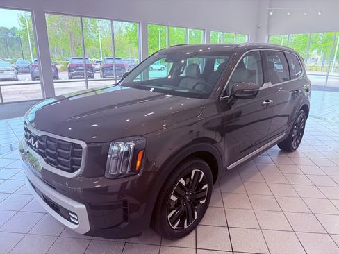 Used 2024 Kia Telluride SX Prestige image 3
