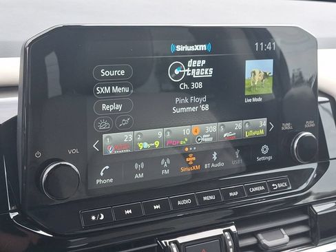 Used 2024 Nissan Pathfinder SL w/ Black Appearance Package AWD/4WD image 19