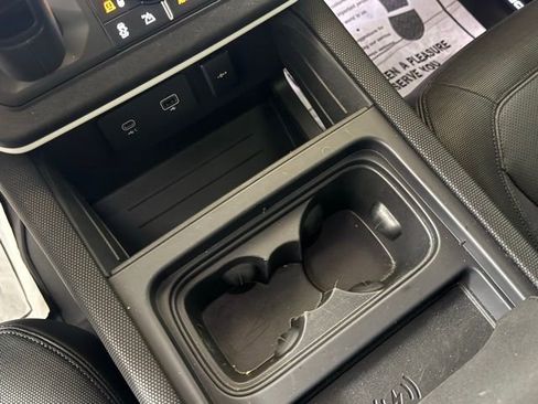 Used 2022 Land Rover Defender 110 X-Dynamic SE image 40