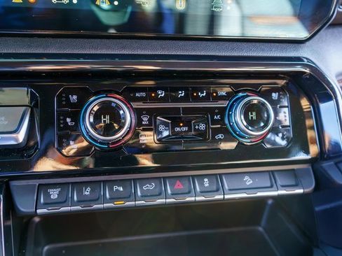 Used 2024 GMC Sierra 2500 AT4 w/ AT4 Preferred Package image 30