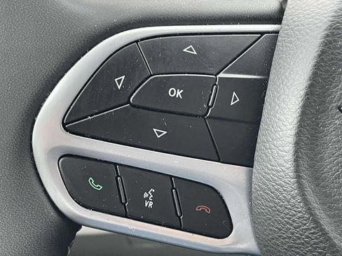 Certified 2024 Chrysler Pacifica Touring-L image 7