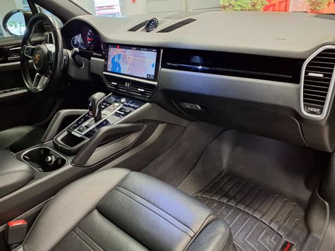 Used 2019 Porsche Cayenne S AWD/4WD image 9