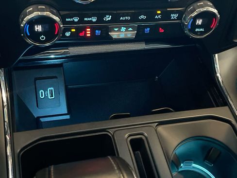 Used 2021 Ford F150 Lariat w/ Equipment Group 502A High image 19