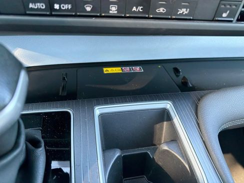 Used 2025 Toyota Sienna XLE FWD image 12