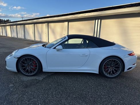 Used 2018 Porsche 911 Carrera 4S image 2