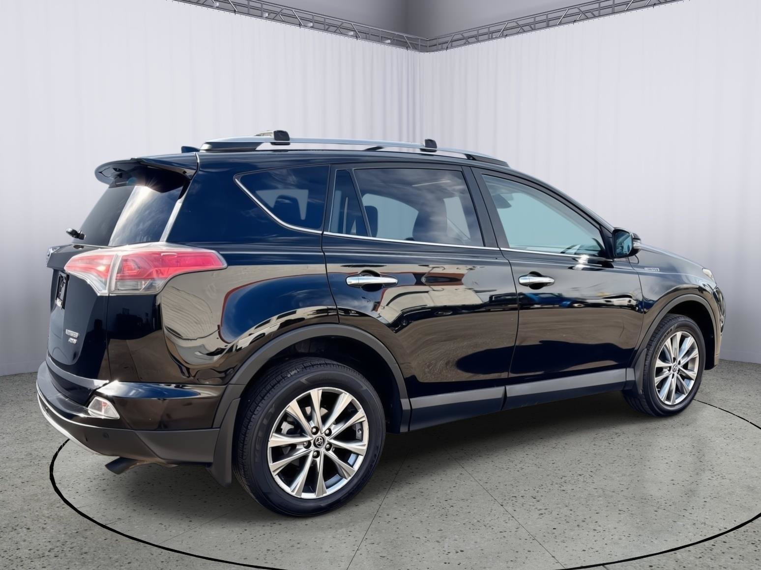 Used 2017 Toyota RAV4 Limited AWD/4WD image 6