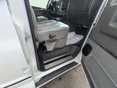 Used 2011 Chevrolet Express 3500 LT w/ LT Preferred Equipment Group image 21