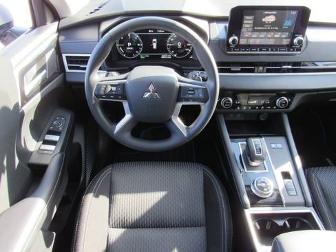 New 2025 Mitsubishi Outlander ES AWD/4WD image 15