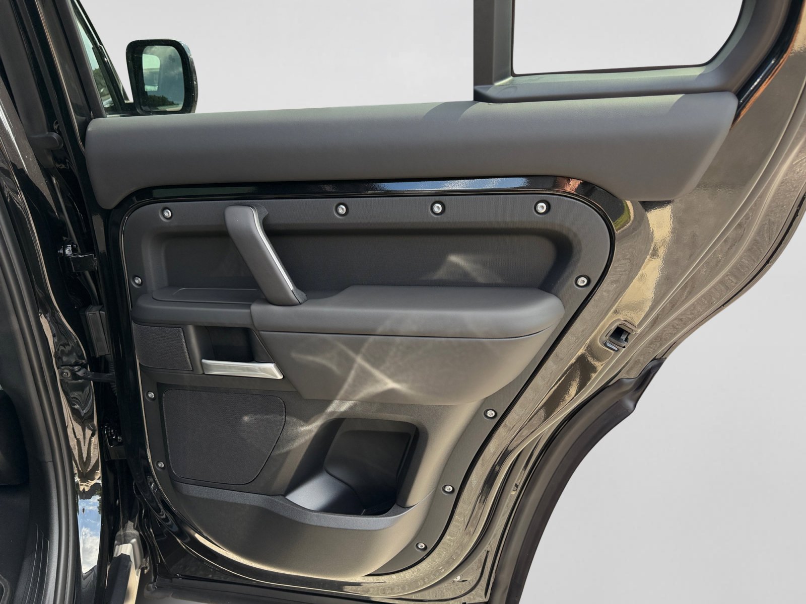 New 2026 Land Rover Defender 110 X-Dynamic SE AWD/4WD image 21