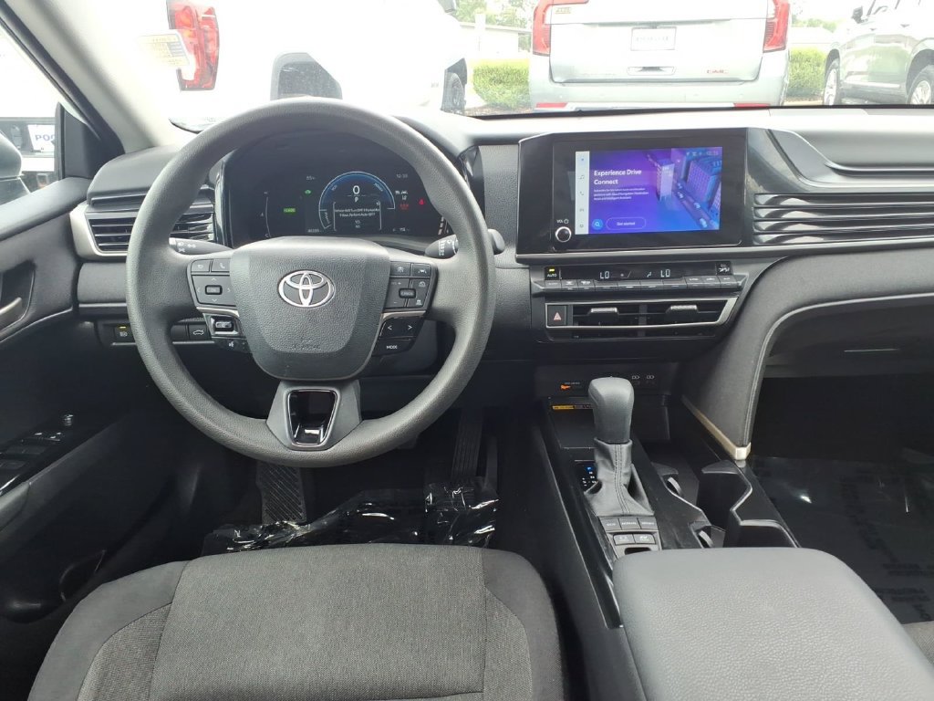 Used 2025 Toyota Camry LE FWD image 13