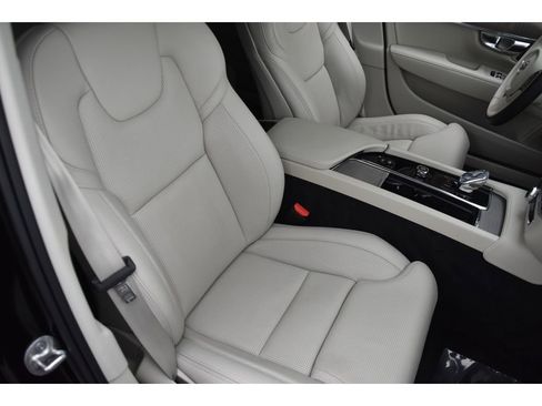 Certified 2025 Volvo S90 B6 Ultra image 31