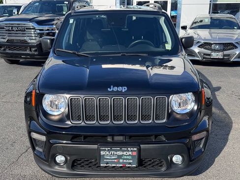 Used 2023 Jeep Renegade Latitude w/ Premium Group AWD/4WD image 2