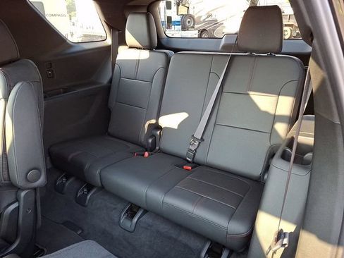 Used 2023 Chevrolet Traverse RS AWD/4WD image 14