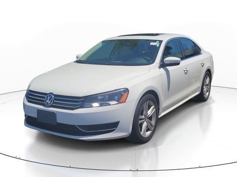 Used 2014 Volkswagen Passat 1.8T SE FWD image 4
