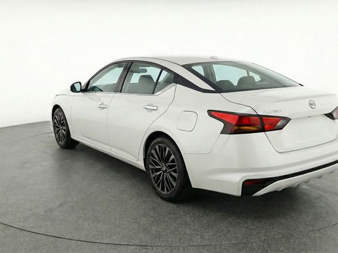 Used 2025 Nissan Altima 2.5 SV image 6