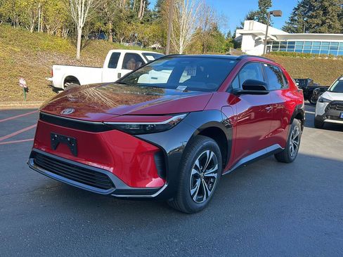 Used 2024 Toyota bZ4X XLE w/ Weather Package image 5