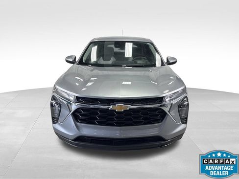 Used 2026 Chevrolet Trax LS w/ LS Convenience Package FWD image 2
