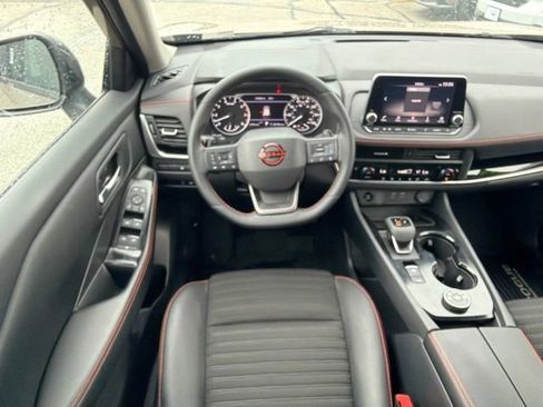 Used 2025 Nissan Rogue SV AWD/4WD image 20