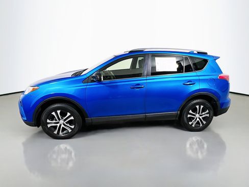 Used 2017 Toyota RAV4 LE image 9