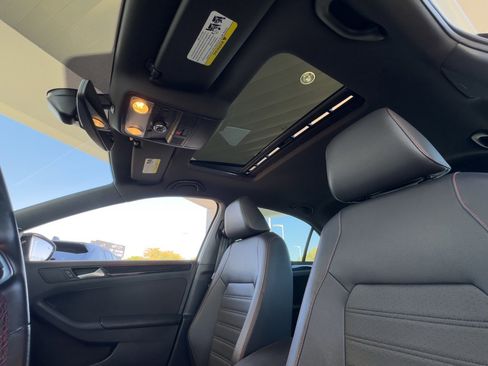 Used 2017 Volkswagen Jetta GLI image 22