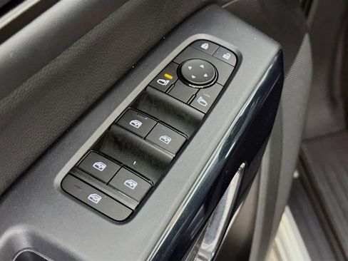 Used 2025 Nissan Pathfinder SV FWD image 20