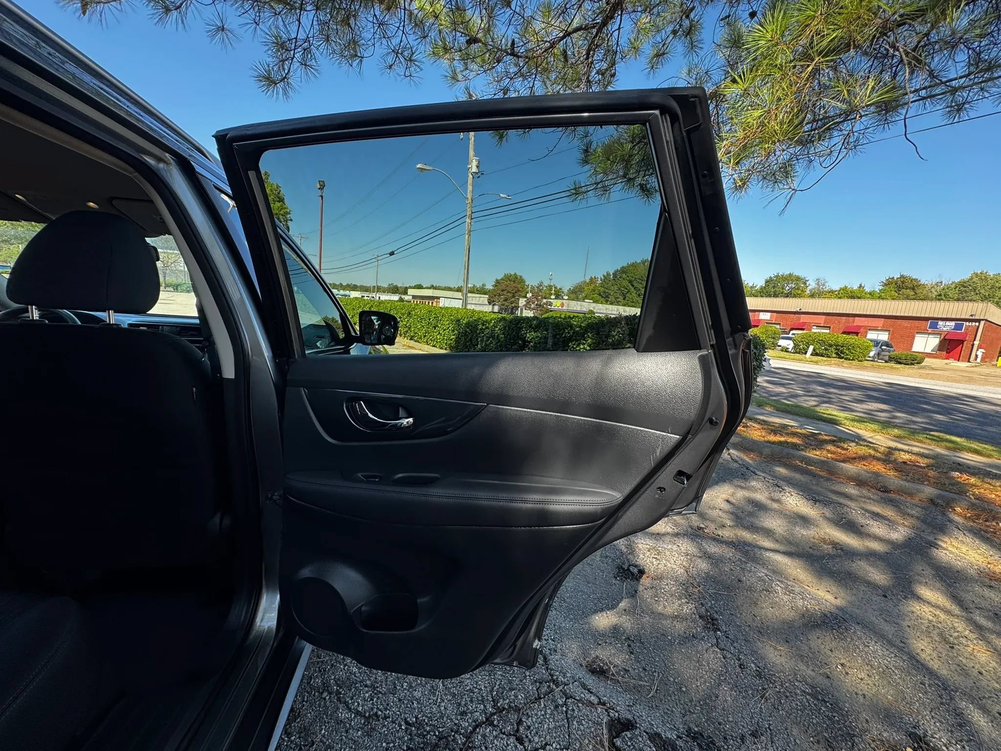 Used 2017 Nissan Rogue SV w/ SV Premium Package FWD image 25