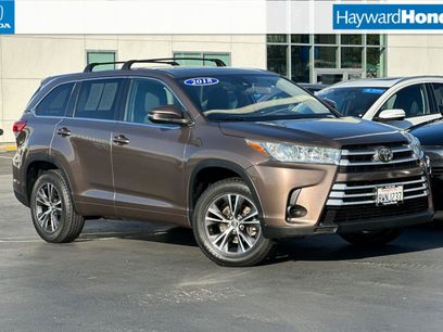 Used 2018 Toyota Highlander LE w/ Carpet Mat Package (TMS)