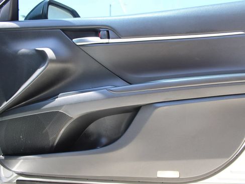 Used 2018 Toyota Camry SE FWD image 11