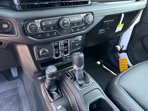 New 2026 Jeep Wrangler Unlimited Sahara AWD/4WD image 24