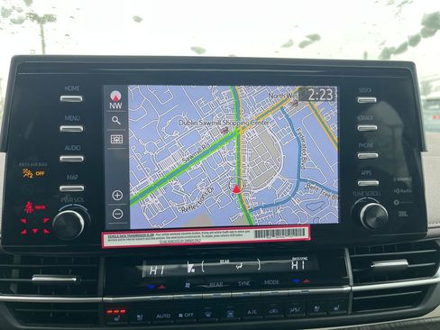 Certified 2024 Toyota Sienna Platinum image 22