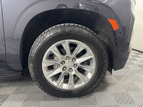 Used 2023 Chevrolet Suburban Premier image 7